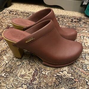 No Sox Pepper Clogs Sz 9